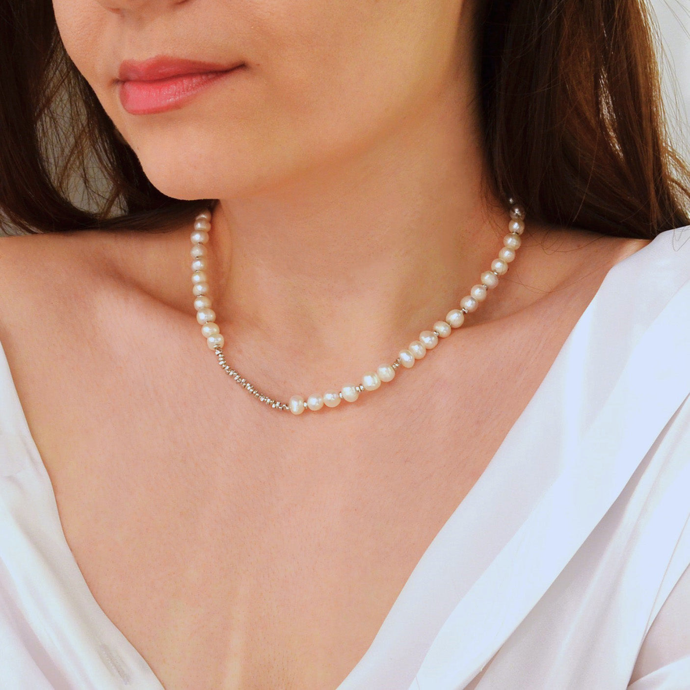Colier din Argint Reins cu perle naturale de apa dulce - Crushed Pearl vedere pe model 01R01-0013