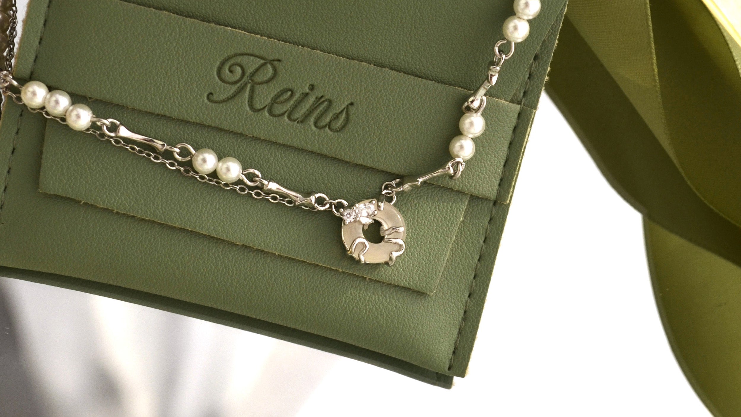 Colier din Argint Reins, cu perle si pietre semi-pretioase din Zircon – Peace Pearl, vedere detaliata pandantiv, 01R01-0010