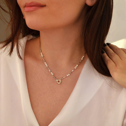 Colier din Argint Reins cu perle si pietre semipretioase din Zircon – Peace Pearl vedere pe model 01R01-0010