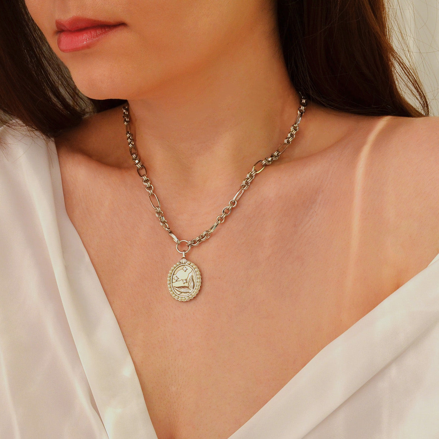 Colier din Argint Reins cu perle de apa dulce si pietre semipretioase din Zircon - Siren’s pearl vedere pe model 01R01-0022